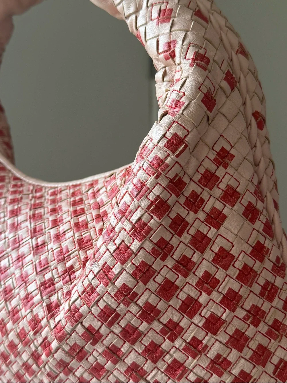 Bottega Veneta Large Veneta Hobo Pink Red Bicolor Intrecciato Leather